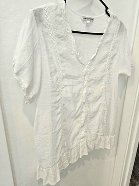 Counterparts White V-Neck Lace-Trim Ruffle Hem Blouse